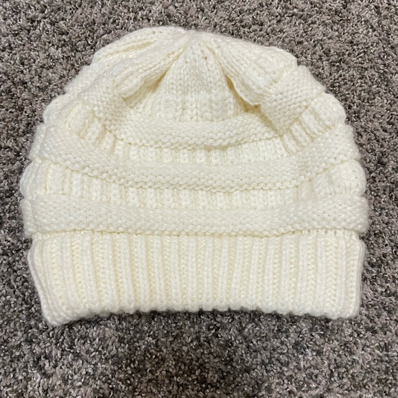 C.C Beanie - Picture 2 of 3